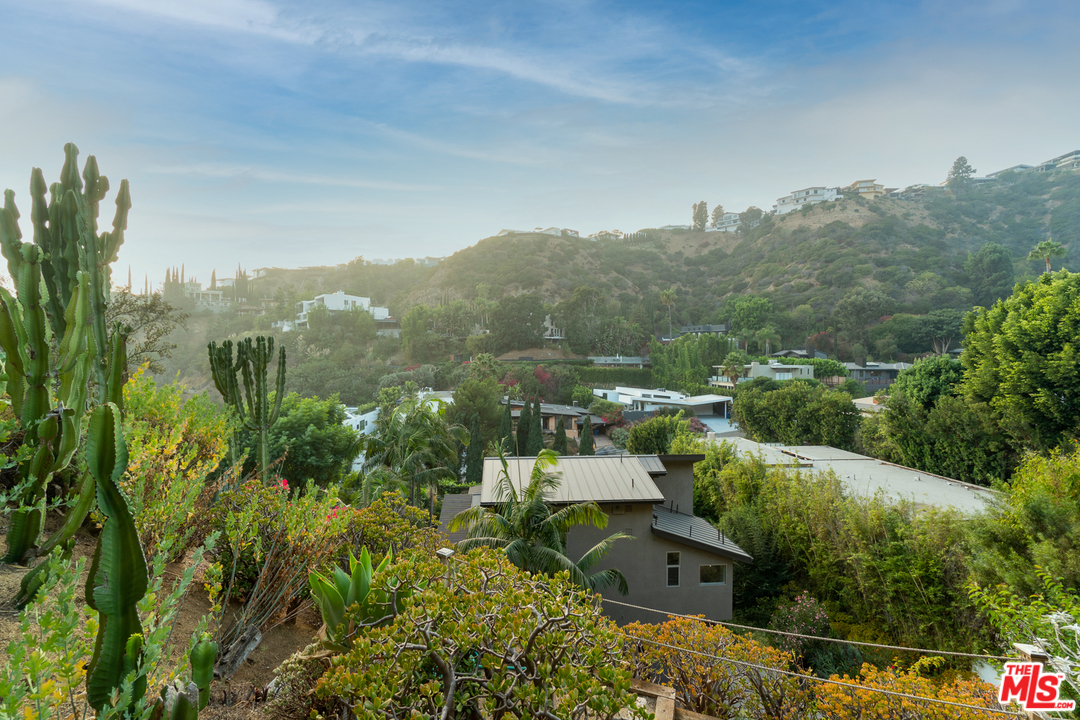 1536 Rising Glen Road Los Angeles, CA 90069 - Photo 24 of 41