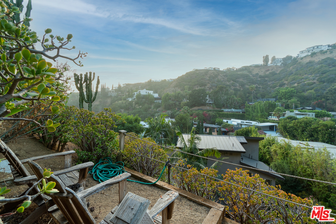 1536 Rising Glen Road Los Angeles, CA 90069 - Photo 4 of 41