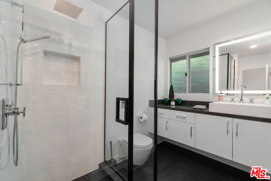 1536 Rising Glen Road Los Angeles, CA 90069 - Photo 31 of 41