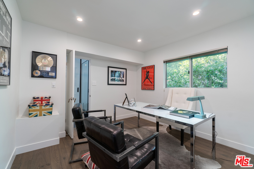 1536 Rising Glen Road Los Angeles, CA 90069 - Photo 32 of 41