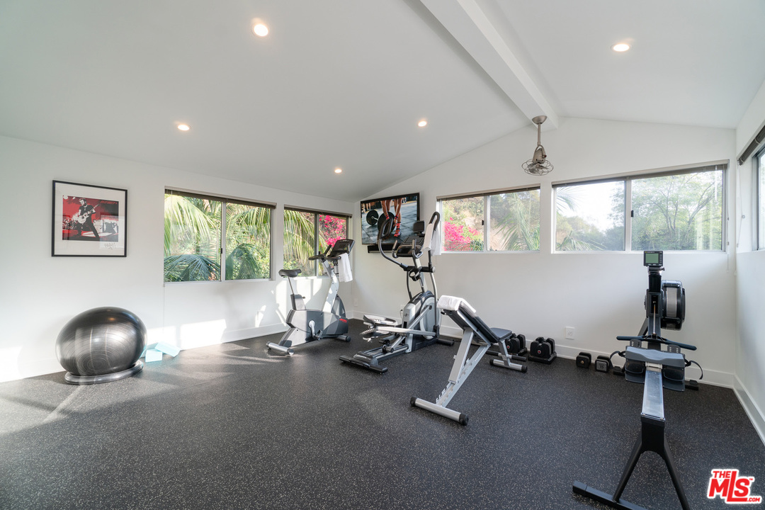 1536 Rising Glen Road Los Angeles, CA 90069 - Photo 36 of 41