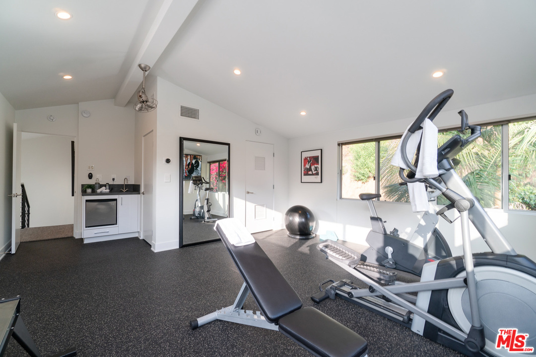 1536 Rising Glen Road Los Angeles, CA 90069 - Photo 37 of 41