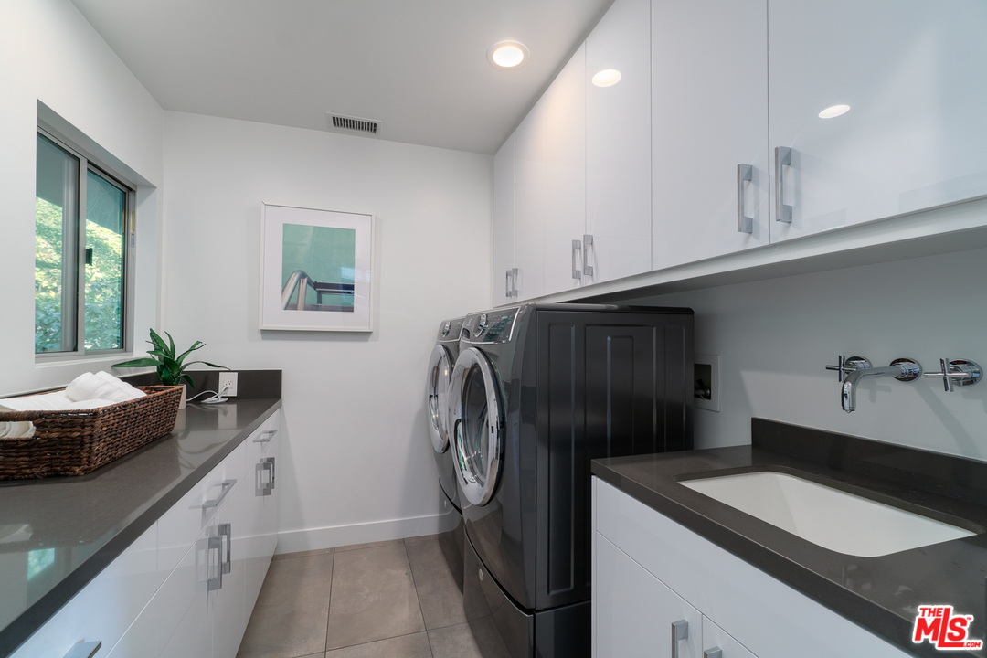 1536 Rising Glen Road Los Angeles, CA 90069 - Photo 38 of 41