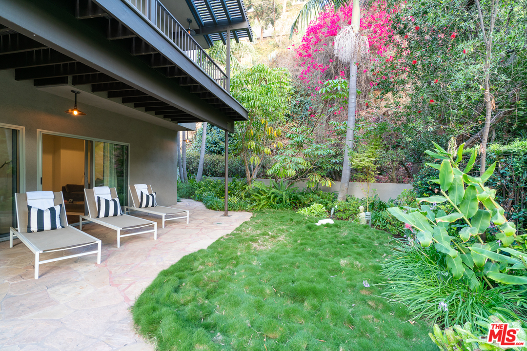 1536 Rising Glen Road Los Angeles, CA 90069 - Photo 5 of 41