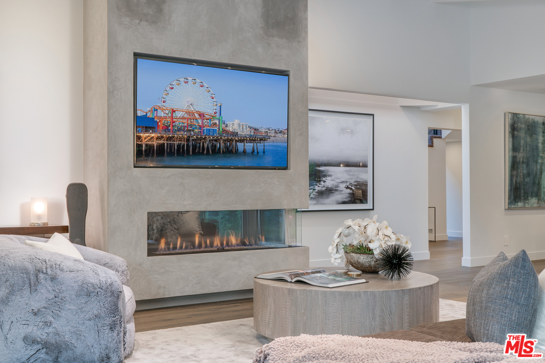 1536 Rising Glen Road Los Angeles, CA 90069 - Photo 8 of 41