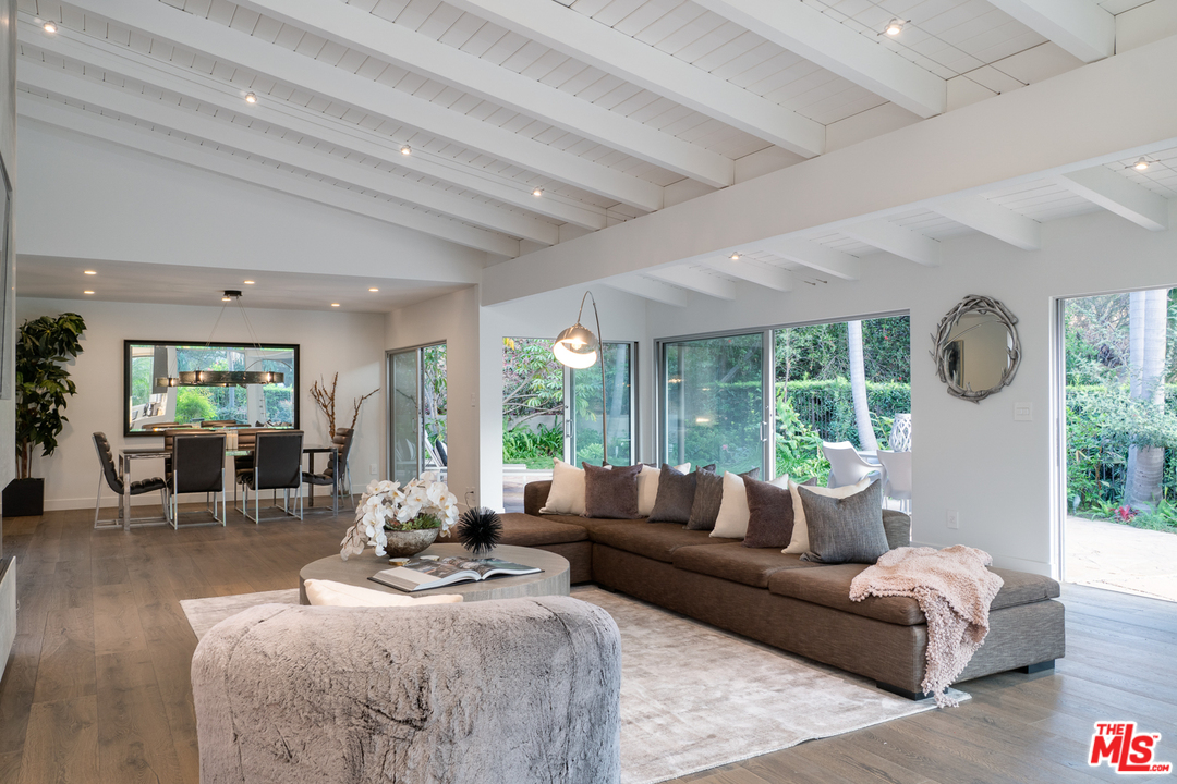 1536 Rising Glen Road Los Angeles, CA 90069 - Photo 9 of 41