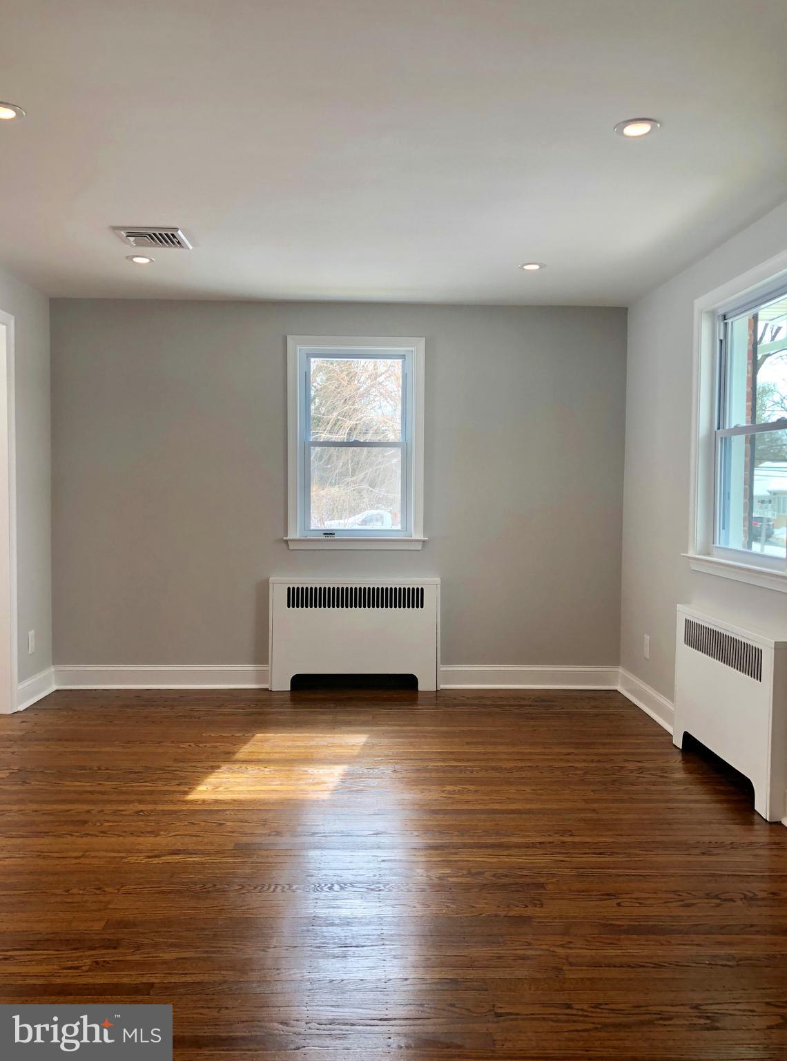 41 Moreland Road Paoli, PA 19301 - Photo 6 of 20 Living Room