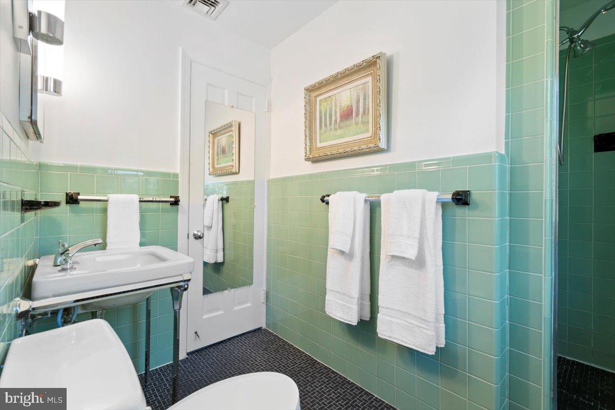 219 Hewett Road Wyncote, PA 19095 - Photo 19 of 39