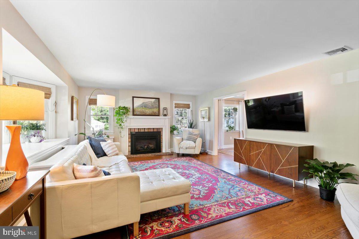 219 Hewett Road Wyncote, PA 19095 - Photo 8 of 39