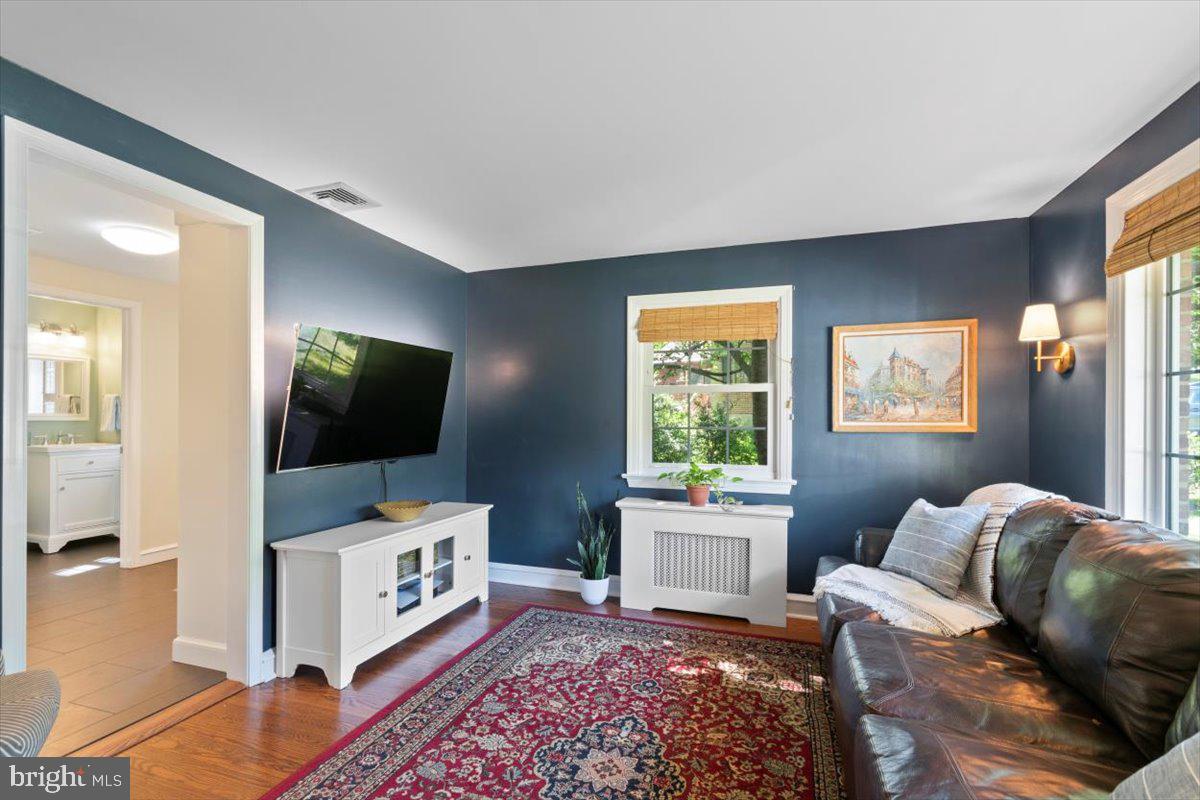 219 Hewett Road Wyncote, PA 19095 - Photo 10 of 39