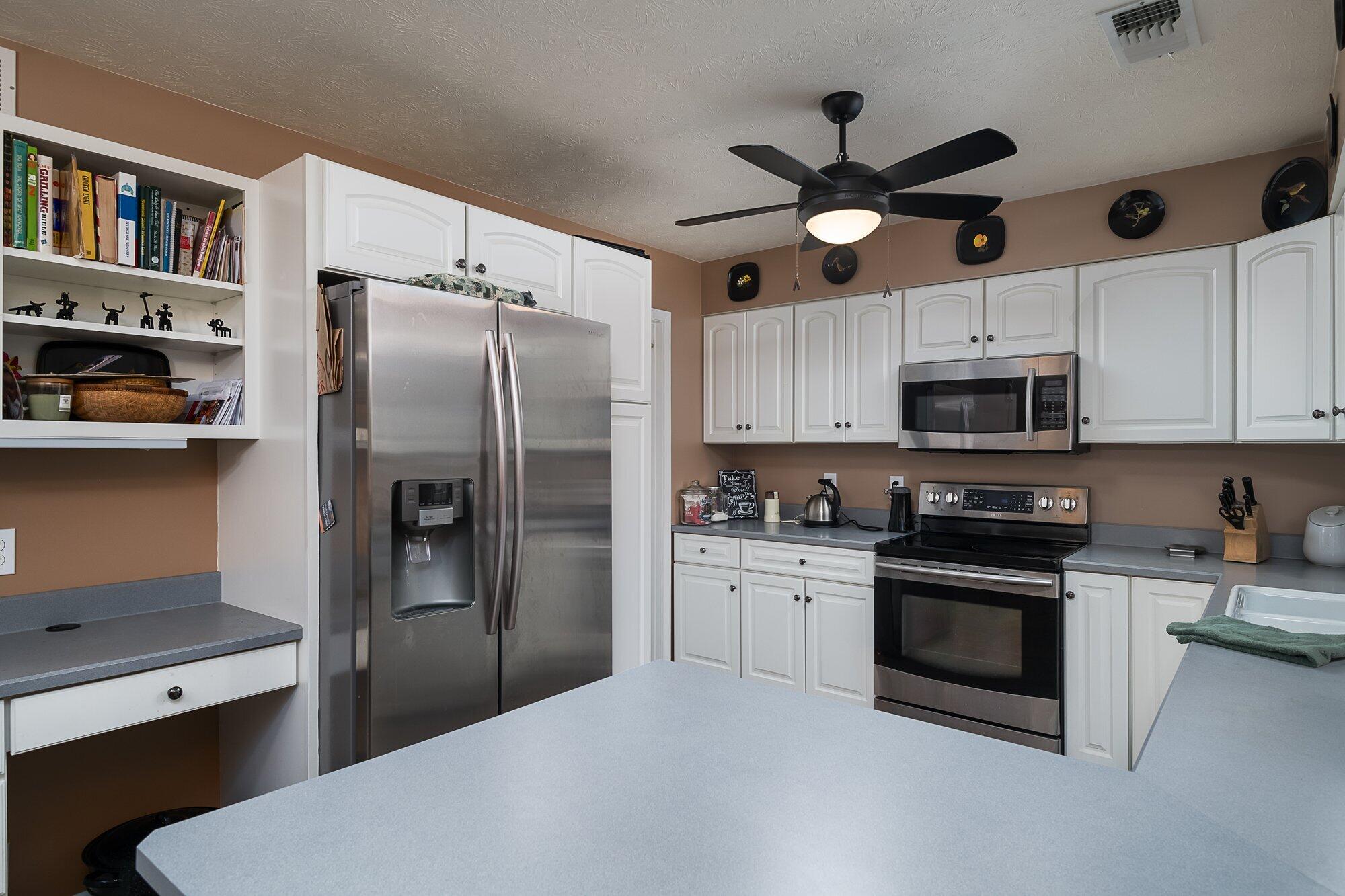 409 Ryne Court Versailles, KY 40383 - Photo 9 of 24 409_ryne_ct_8_8_23-009.jpg-SMALL