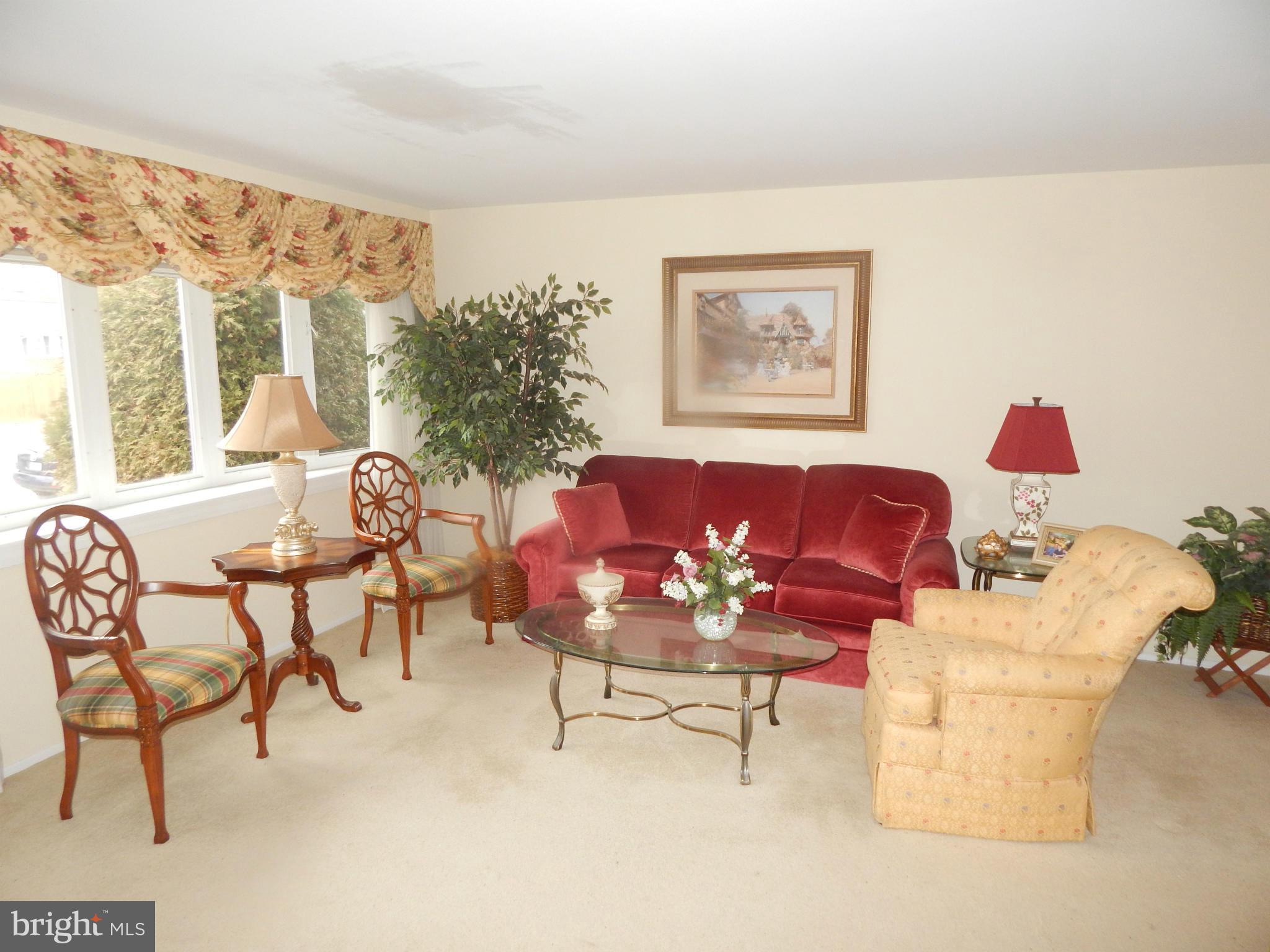303 Highfalcon Road Reisterstown, MD 21136 - Photo 2 of 26 Living Room