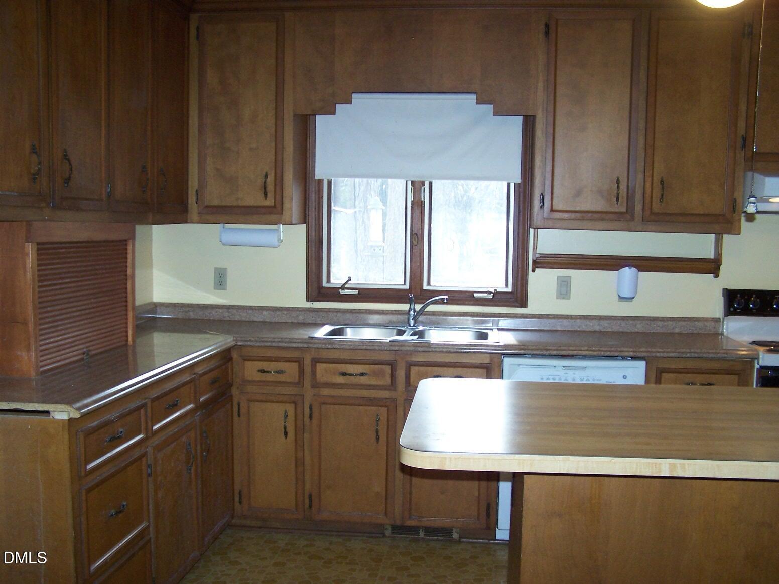 5008 Will-O-Dean Road Raleigh, NC 27616 - Photo 8 of 38 Kichen