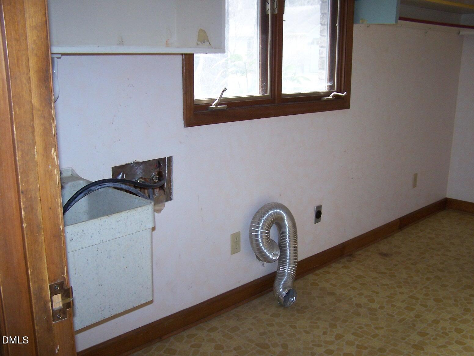5008 Will-O-Dean Road Raleigh, NC 27616 - Photo 10 of 38 Laundry Room