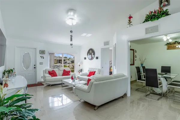 $1,600 | 1228 Northwest 14th Place, Cape Coral, FL 33993