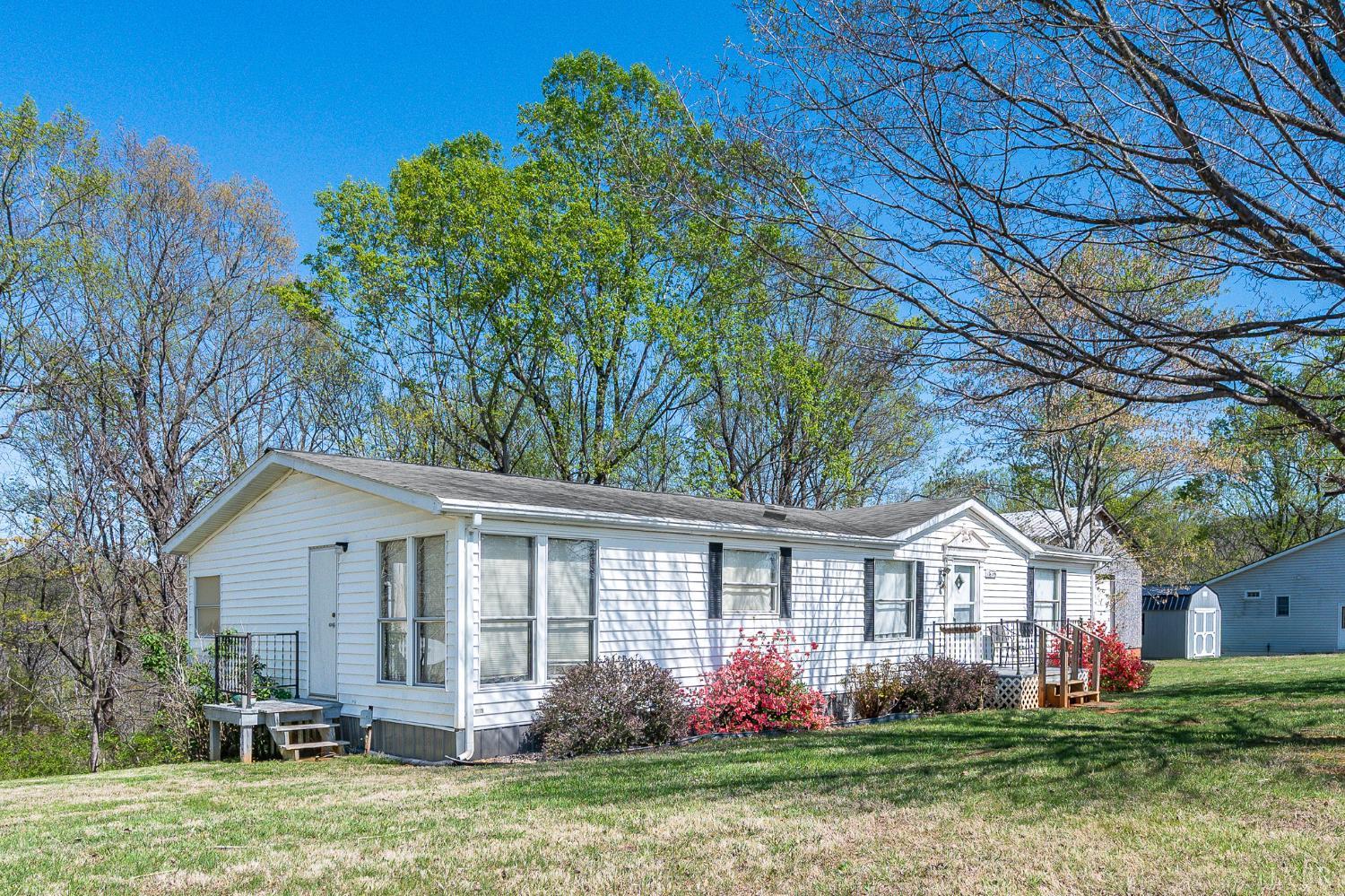 1675 Atkinson Hollow Road Vinton, VA 24179 - Photo 3 of 29
