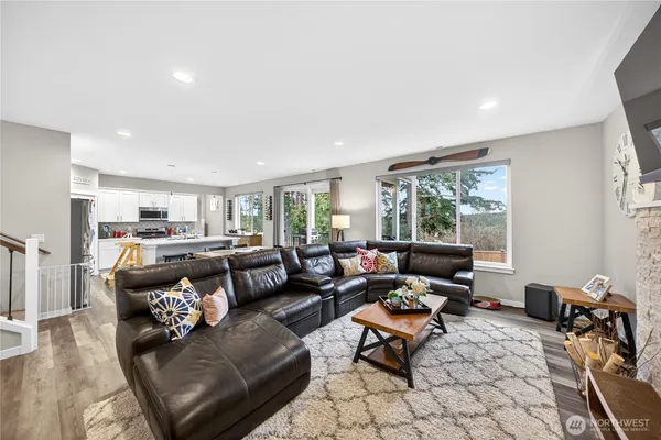 $739,000 | 2210 Southwest Putnam Drive, Oak Harbor, WA 98277