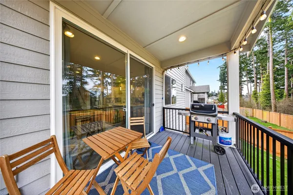 $739,000 | 2210 Southwest Putnam Drive, Oak Harbor, WA 98277