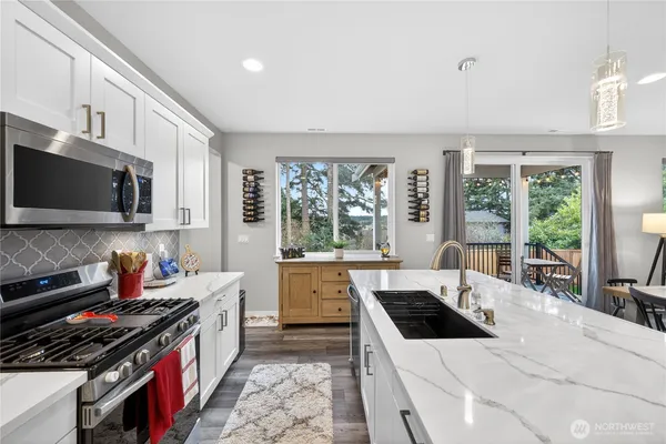 $739,000 | 2210 Southwest Putnam Drive, Oak Harbor, WA 98277