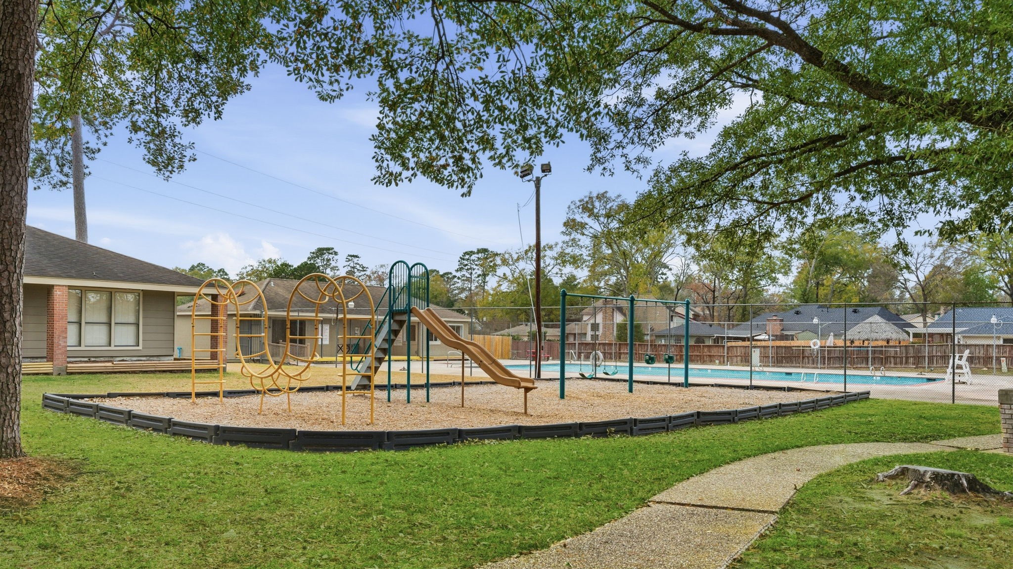 5 Devonshire Drive Conroe, TX 77304 - Photo 37 of 43