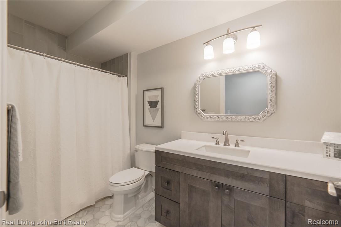7905 Ranch Estates Road Clarkston, MI 48348 - Photo 33 of 51 Lower level Custom vanity and marble tile