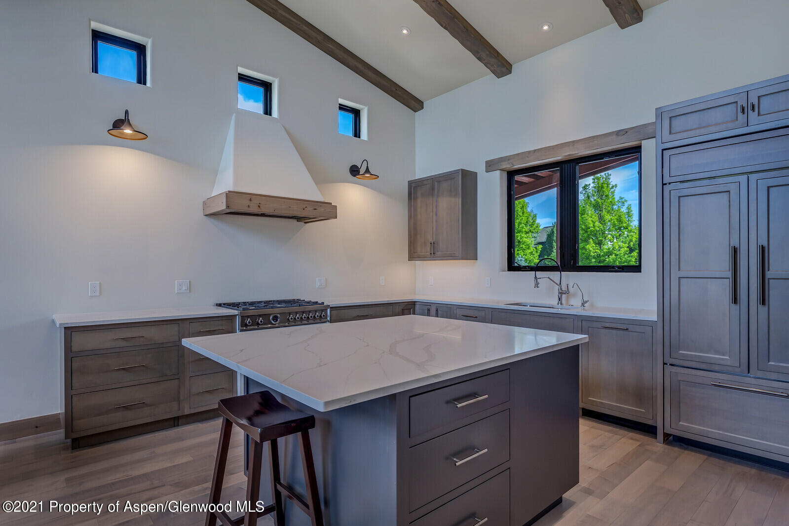 471 Boundary Lane Carbondale, CO 81623 - Photo 9 of 30 a kitchen with a stove a sink and a refrigerator