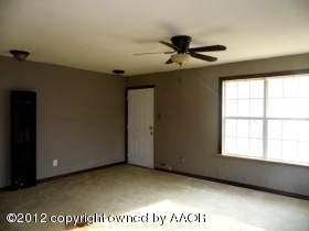 4009 Parker Street Amarillo, TX 79110 - Photo 3 of 9 Living Room