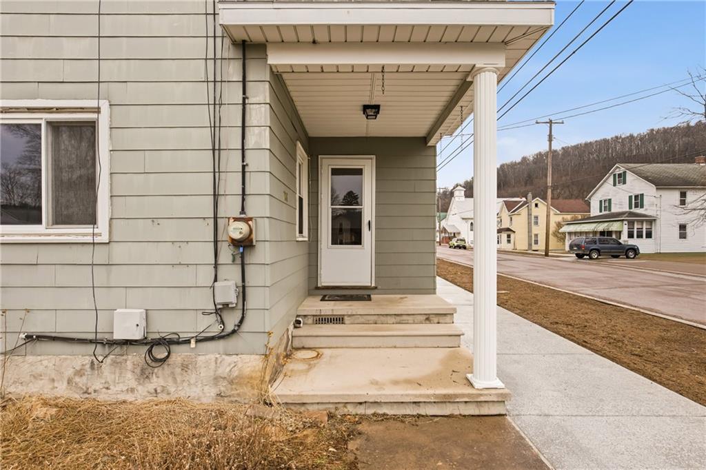 708 Walker Street Garrett, PA 15542 - Photo 4 of 36