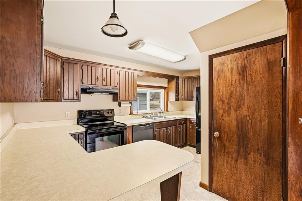 708 Walker Street Garrett, PA 15542 - Photo 7 of 36