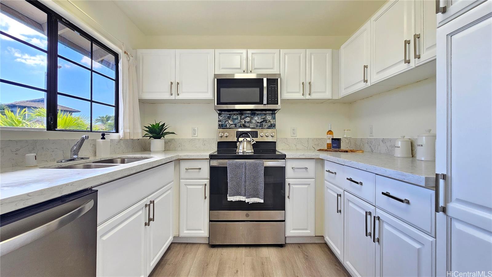 91-184 Kikiao Street Kapolei, HI 96707 - Photo 8 of 24 Kitchen