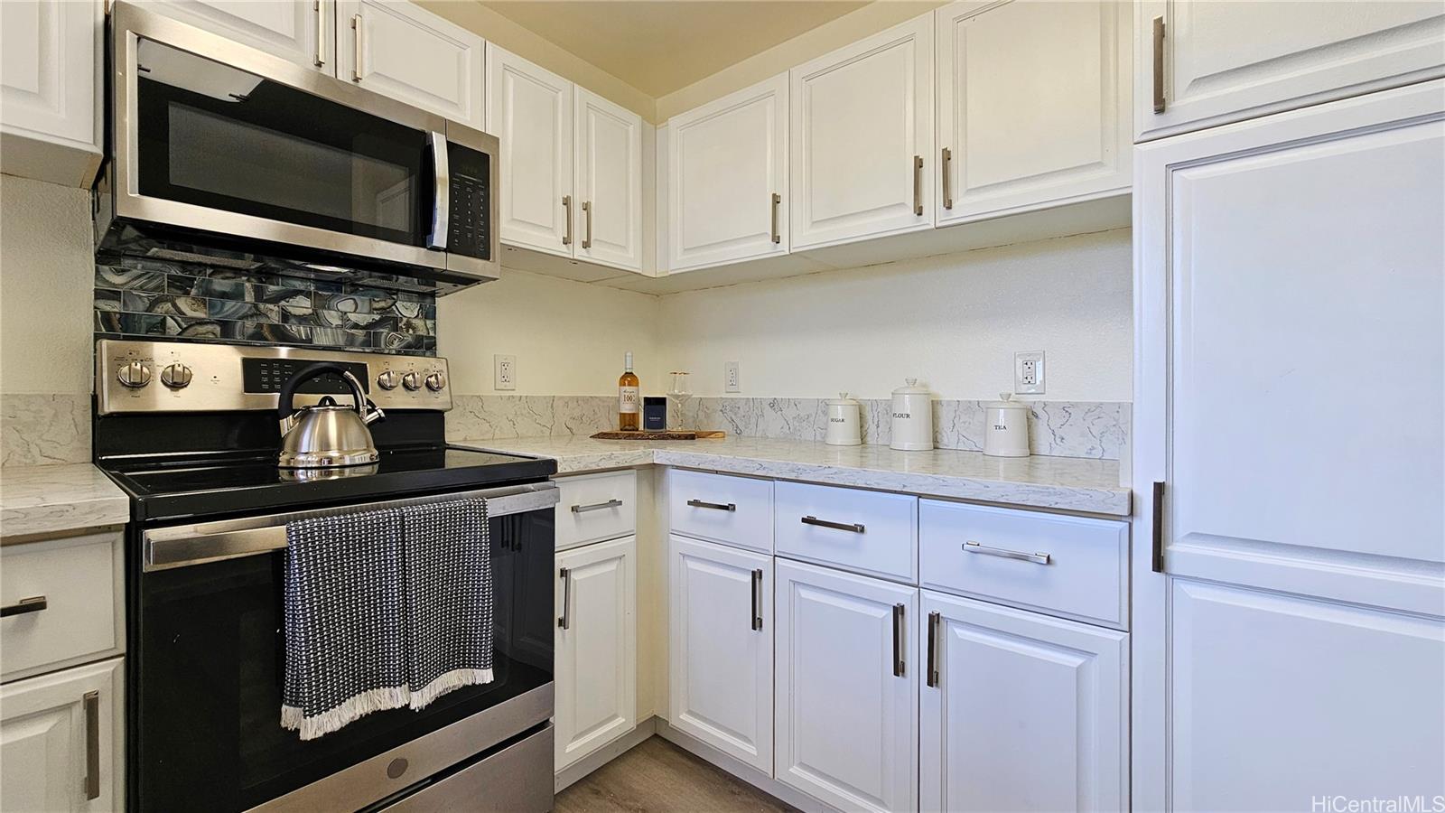 91-184 Kikiao Street Kapolei, HI 96707 - Photo 9 of 24 Kitchen