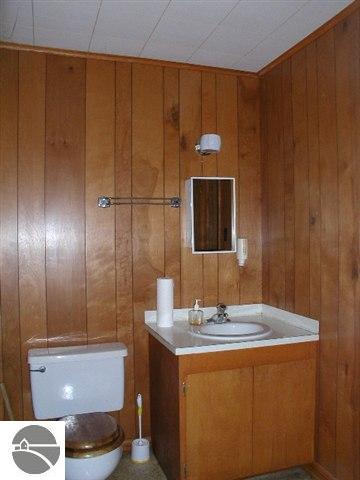 8470 Bay Point Road Beulah, MI 49617 - Photo 12 of 13 1705714-11.JPG