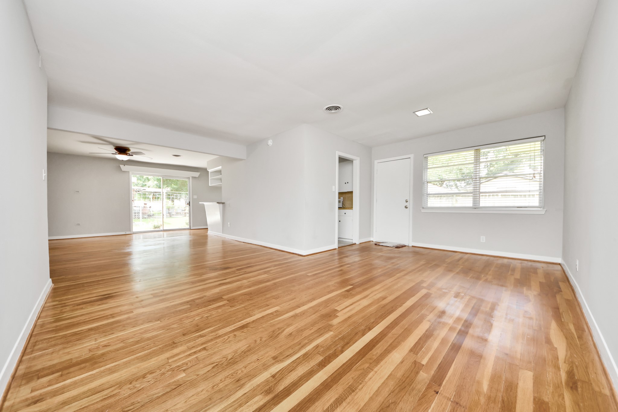 1923 Springrock Lane Houston, TX 77080 - Photo 11 of 46
