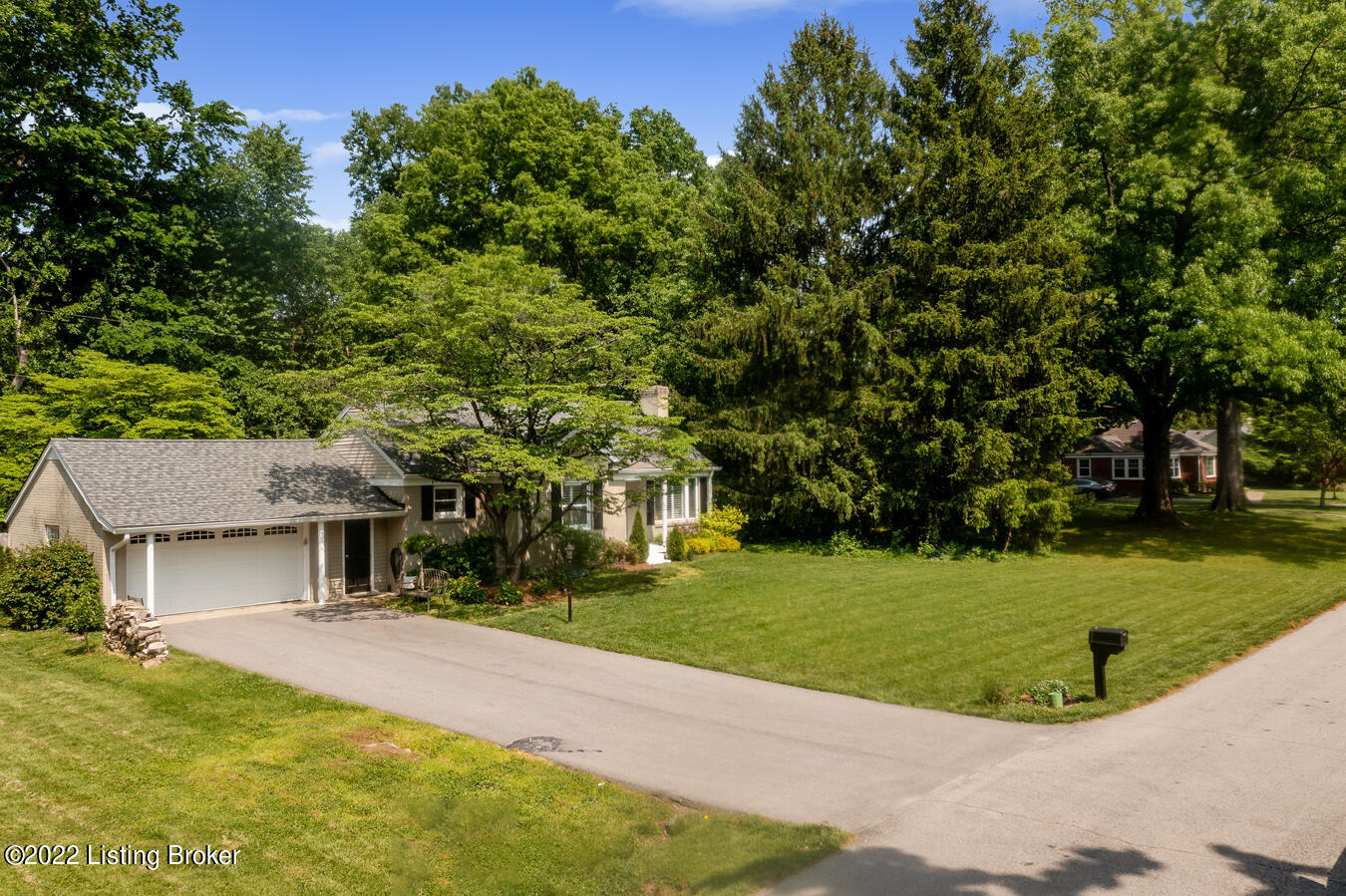 417 Highfield Road Louisville, KY 40207 - Photo 5 of 57 5