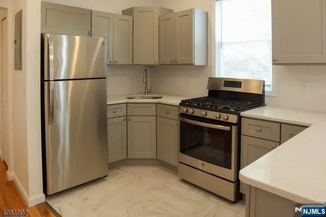 $1,800 | 373-375 North 6th Street, Newark, NJ 07107