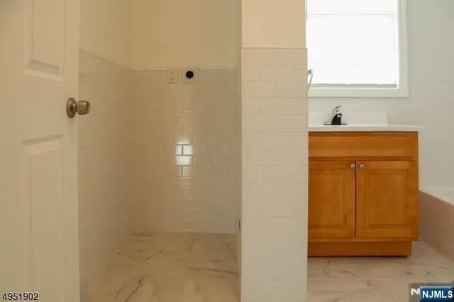 $1,800 | 373-375 North 6th Street, Newark, NJ 07107