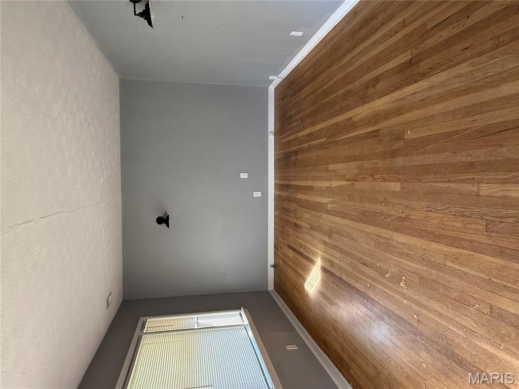 1719 North Weller Avenue Springfield, MO 65803 - Photo 3 of 16