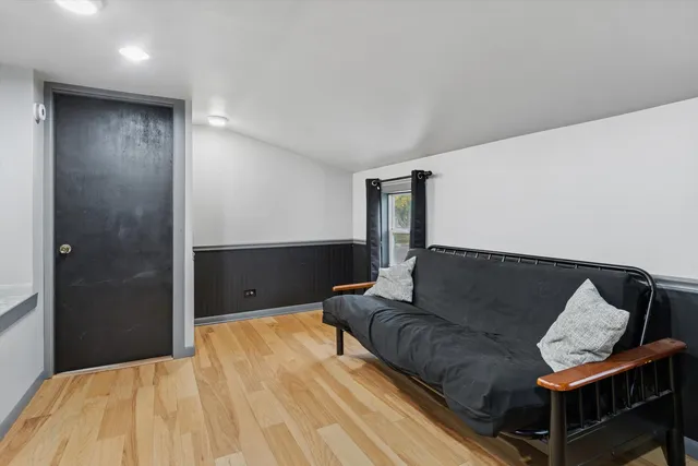 $319,900 | 907 Maple Avenue, Lisle, IL 60532