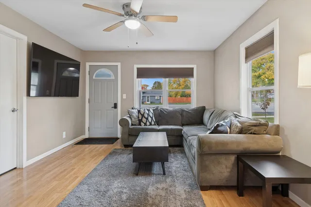 $319,900 | 907 Maple Avenue, Lisle, IL 60532