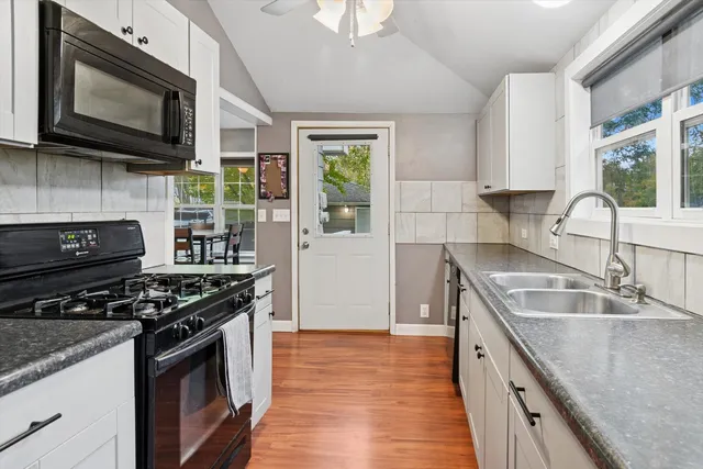 $319,900 | 907 Maple Avenue, Lisle, IL 60532