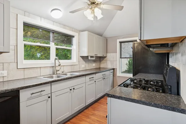 $319,900 | 907 Maple Avenue, Lisle, IL 60532