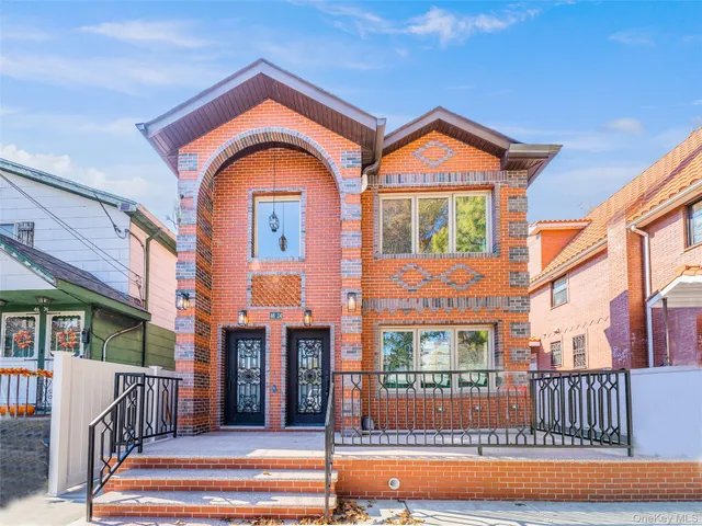a view of a backyard of the house