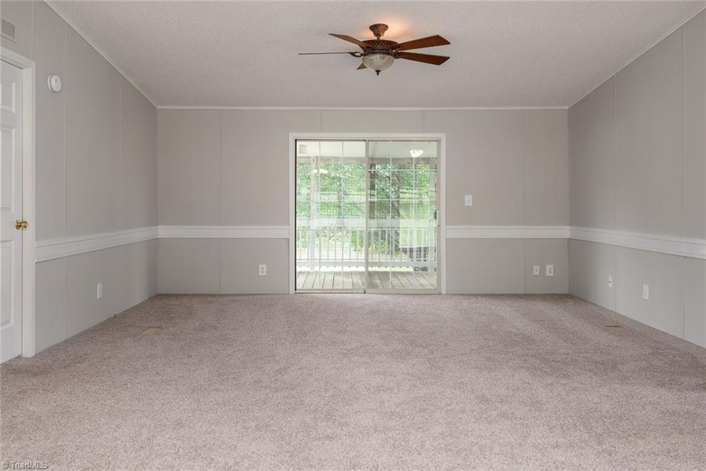 411 Apple Road Reidsville, NC 27320 - Photo 3 of 48 Living Room