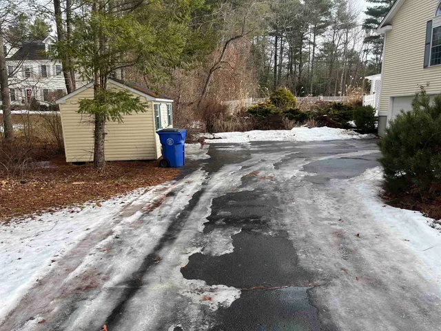 $899,000 | 10 Checkerberry Lane, Londonderry, NH 03053