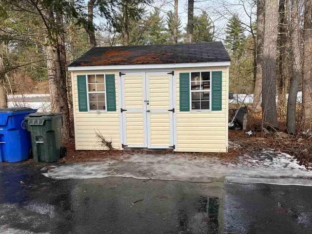 $899,000 | 10 Checkerberry Lane, Londonderry, NH 03053