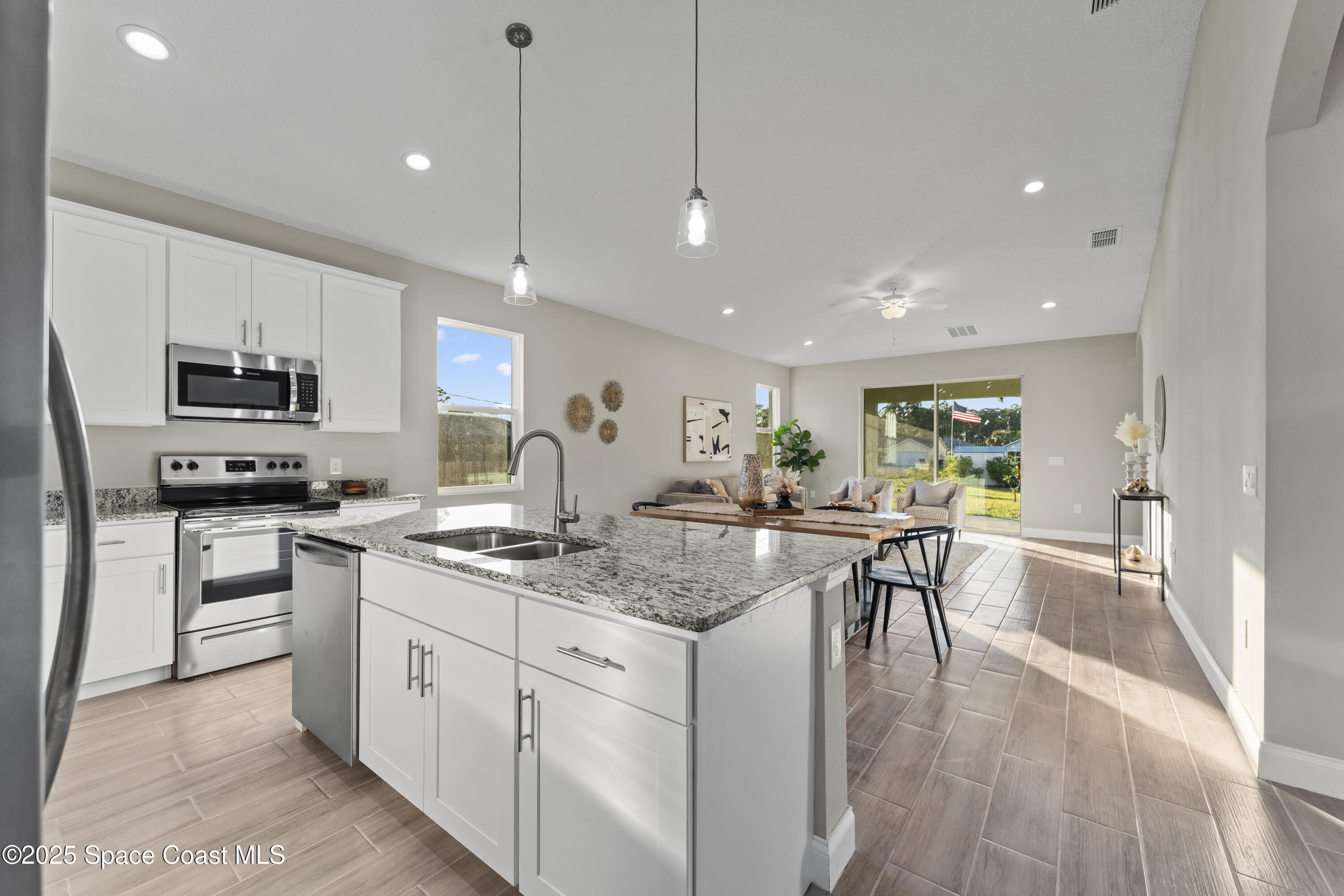 1041 Tide Road Southeast Palm Bay, FL 32909 - Photo 4 of 26 Kitchen