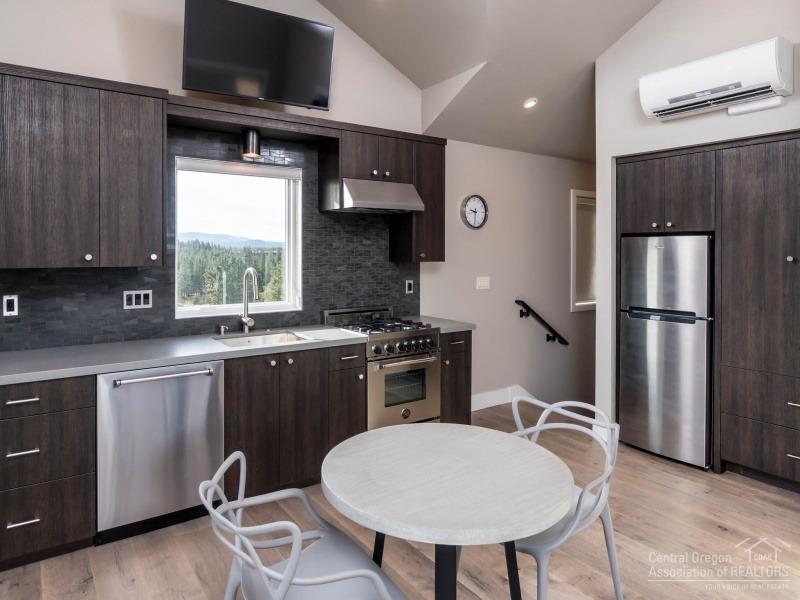 19134 Gateway Loop Bend, OR 97702 - Photo 20 of 25 Additional Photo
