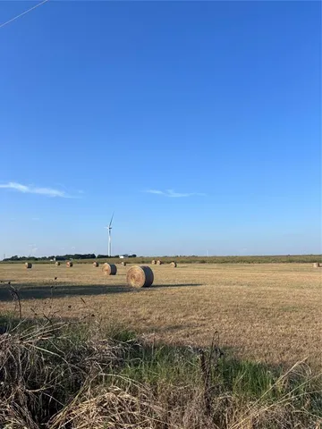 a view of yard with green space