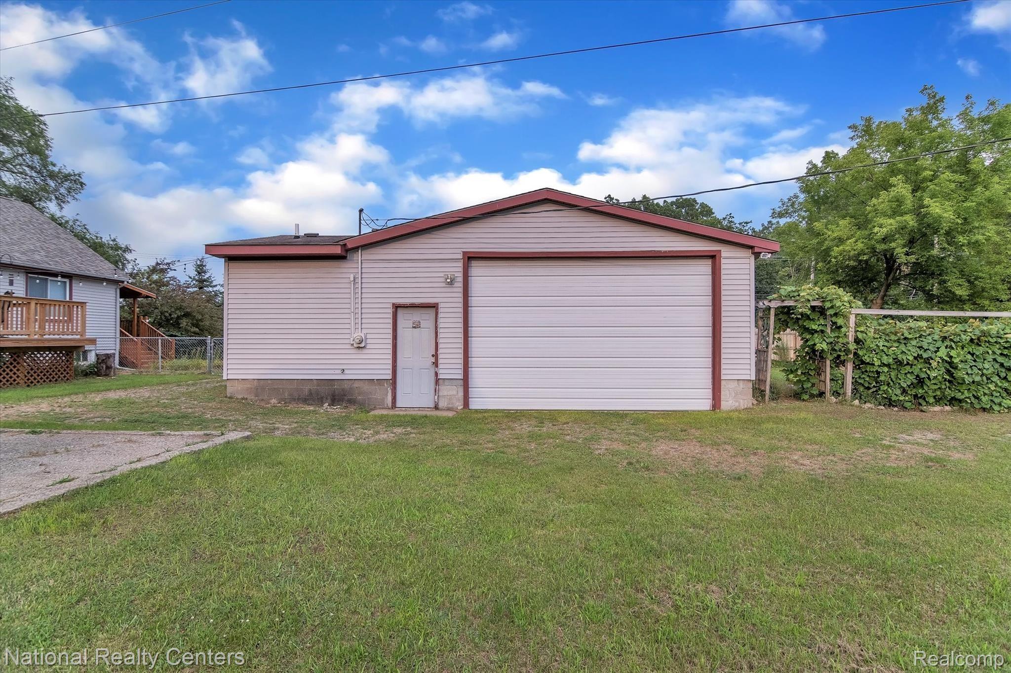 4641 Clintonville Road Clarkston, MI 48346 - Photo 37 of 40 37-4641-Clintonville-Rd-WindowStill-Real-Estate-Photography-37.jpg