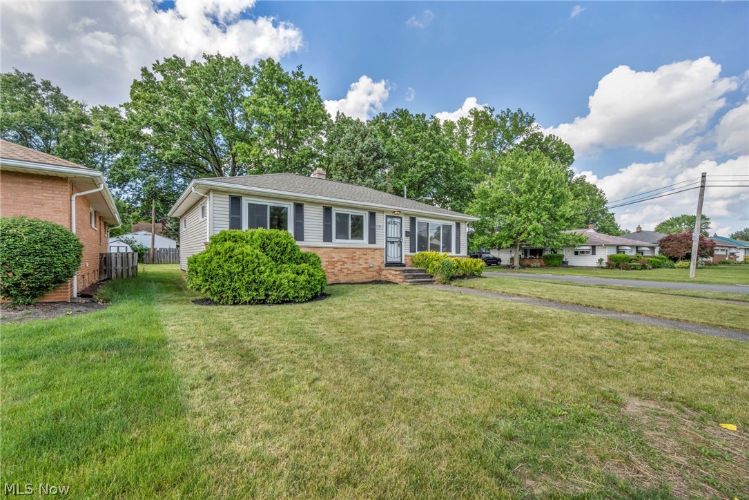 13825 Carpenter Road Garfield Heights, OH 44125 - Photo 4 of 38